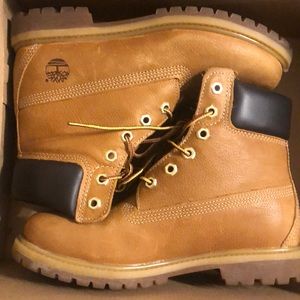 NWB WMNS Timberlands